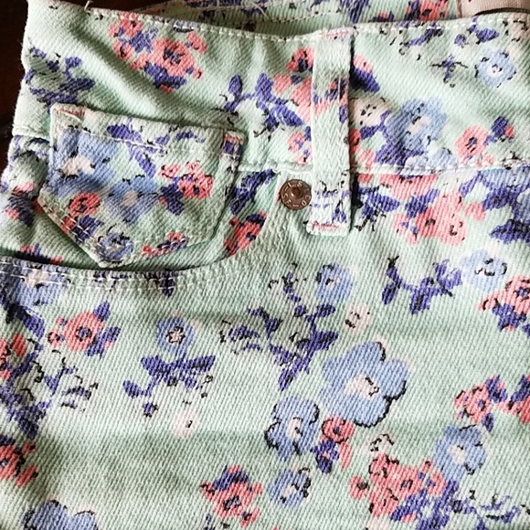 Levi's mint shorty shorts - Picture 2 of 4